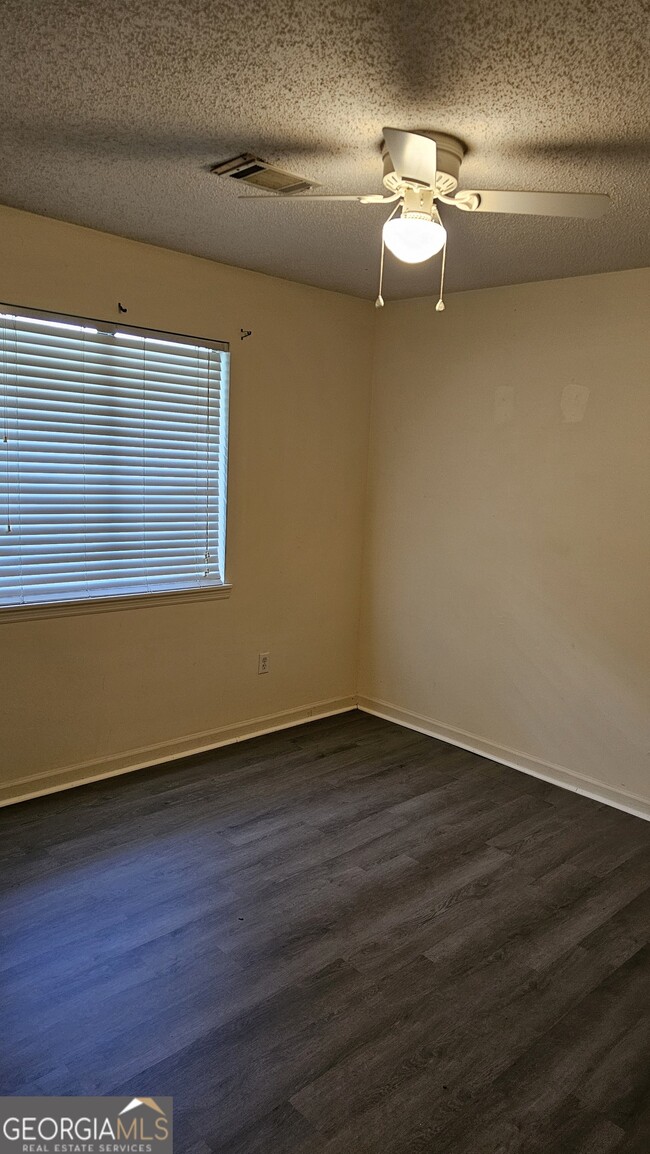 Building Photo - 331 Somerset Dr
