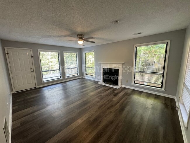 Building Photo - 1804 Pine Tree Dr