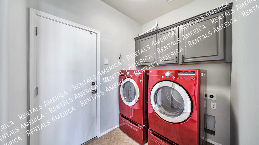 Building Photo - 410 W Corte Calza