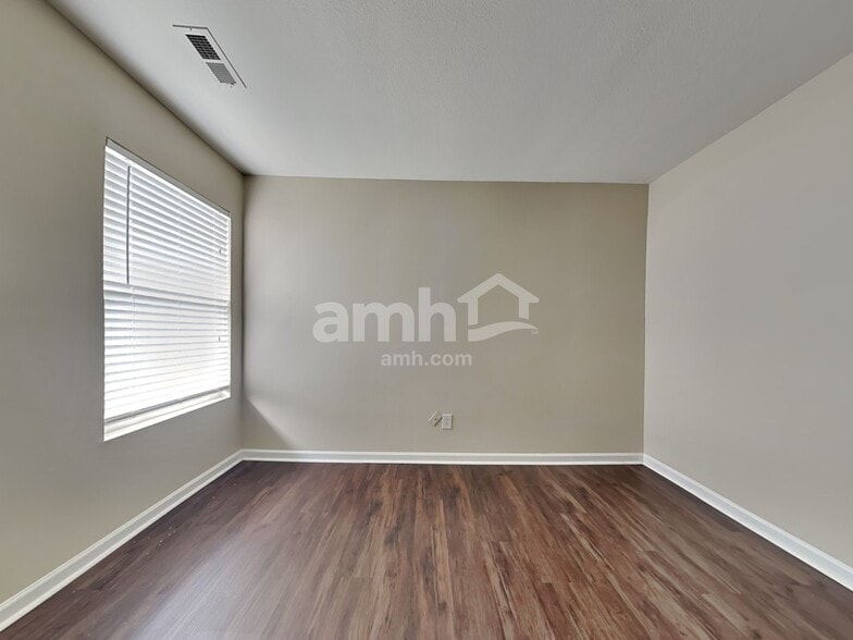 Building Photo - 2021 Moss Creek Dr