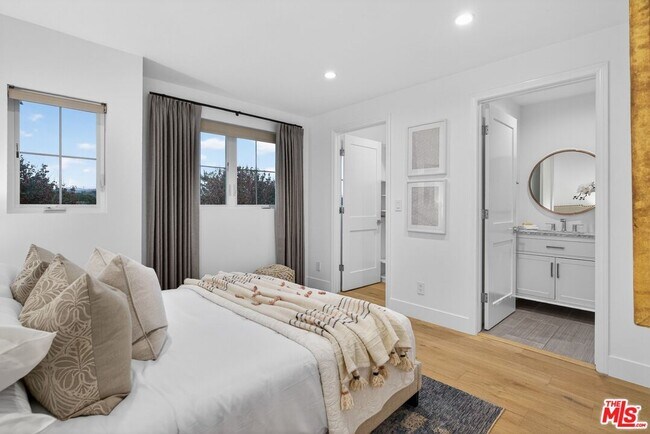 Building Photo - 9036 W 24th St