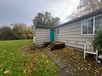 Building Photo - Luradel Duplex