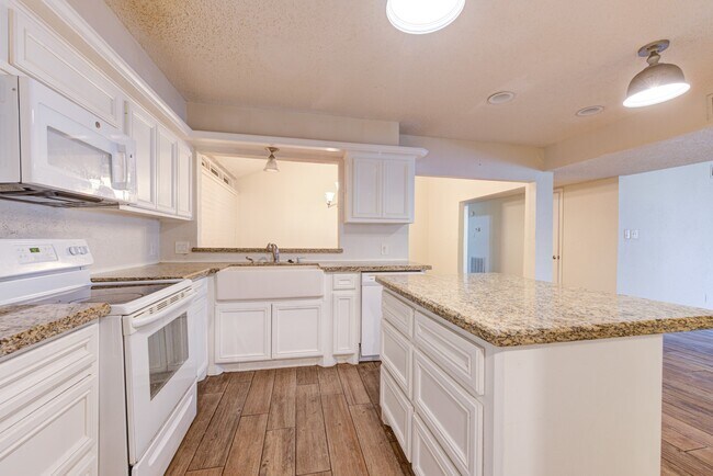 Building Photo - 10822 Kirktown Dr