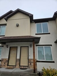 Building Photo - 2 bed, 2.5 bath townhome in Lincoln Park