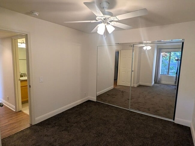 Building Photo - 2 Bedroom-1 Bathroom Single Story Condo; 2nd floor unit in Lakeside