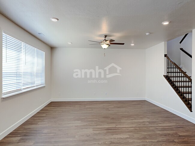 Building Photo - 2320 E Wild Horse Way