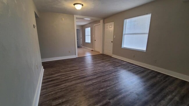 Building Photo - Unit 206