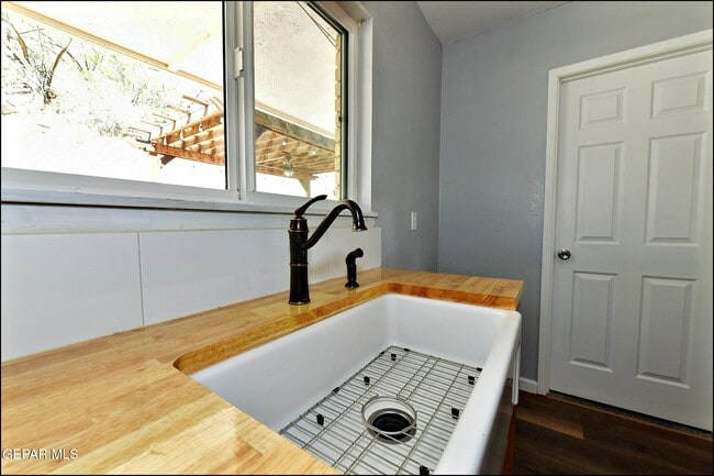 Building Photo - 4217 Canterbury Dr