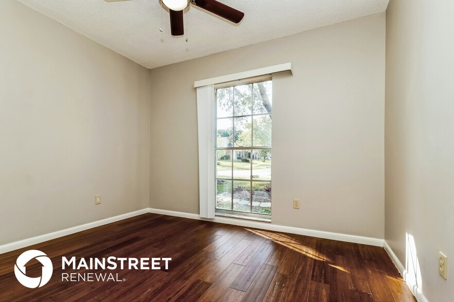 Building Photo - 207 Regal Park Dr