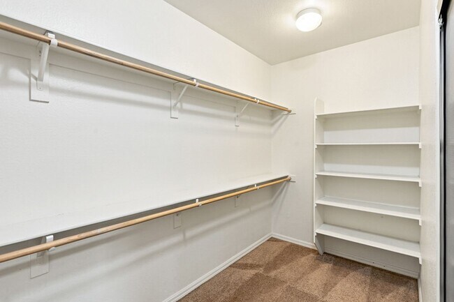Building Photo - Lovely Northwest Gated Community Home