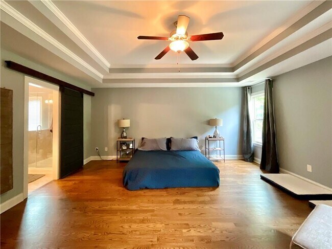 Building Photo - 5452 Oak Crest Ln
