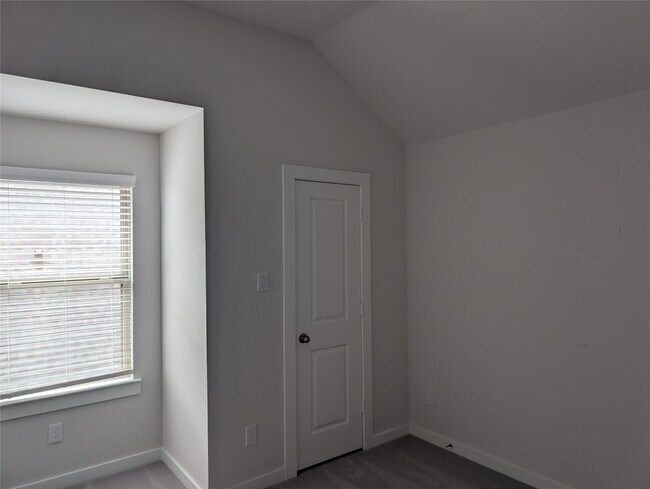 Building Photo - 16826 Beechwood Forest Way