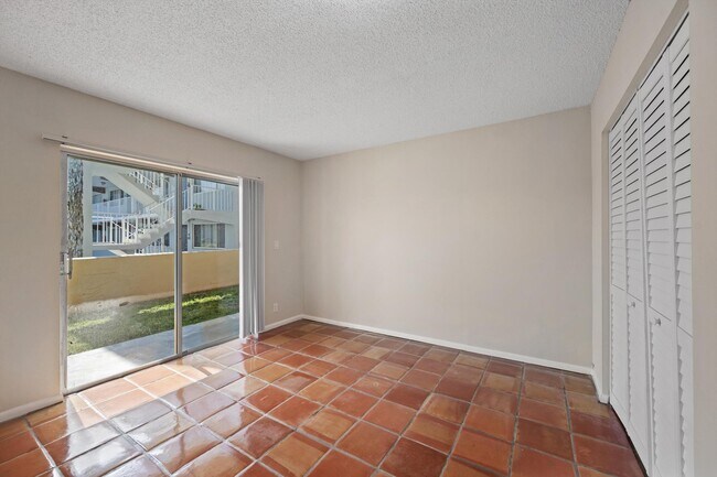 Building Photo - 2707 Vandiver Dr
