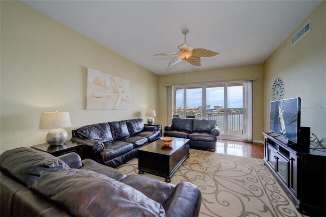 Building Photo - 530 S Gulfview Blvd