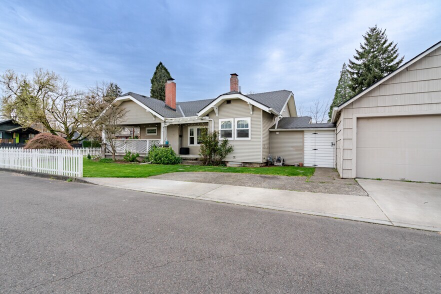 Building Photo - 200 W Arlington St