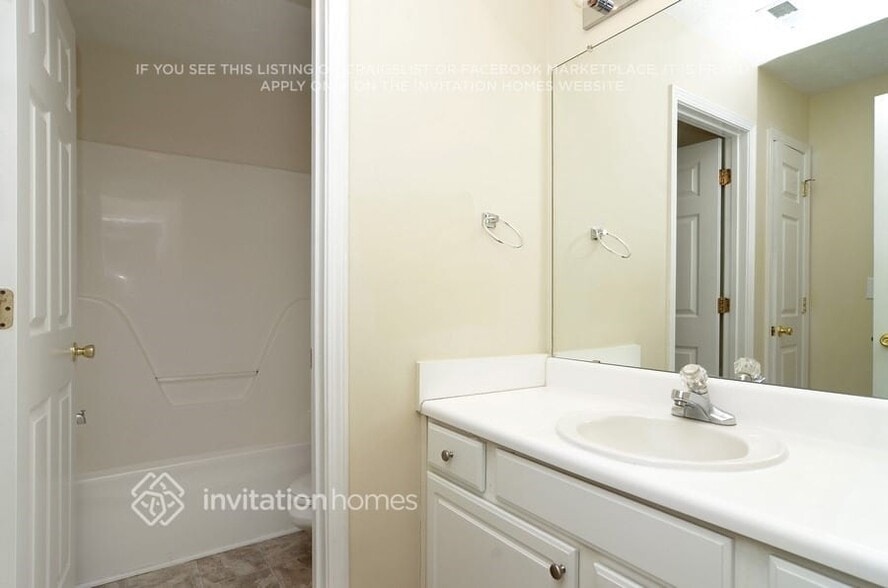 Building Photo - 1429 Fall River Dr