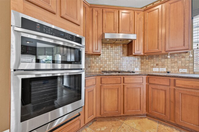 Building Photo - 9735 Lansing Meadows Dr