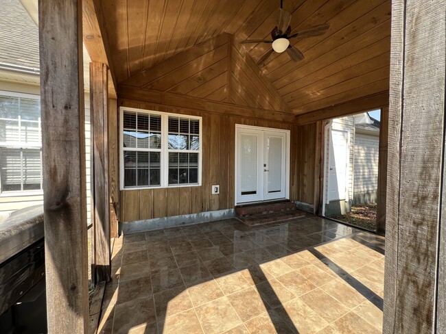 Building Photo - 145 Broadleaf Dr