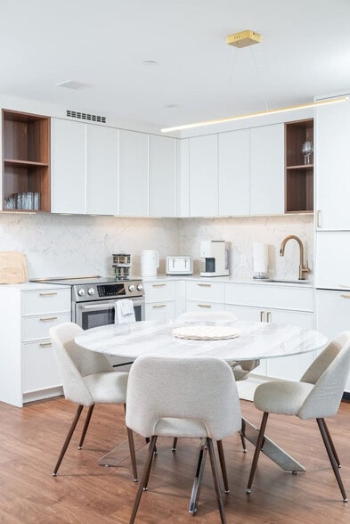 Building Photo - 212 Stuart St