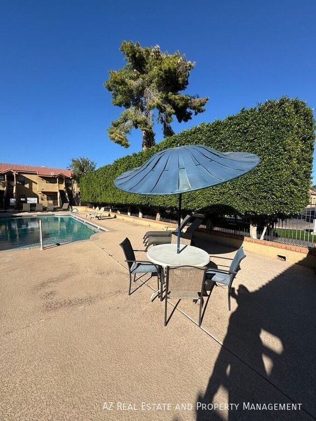 Building Photo - 1126 W Elliot Rd