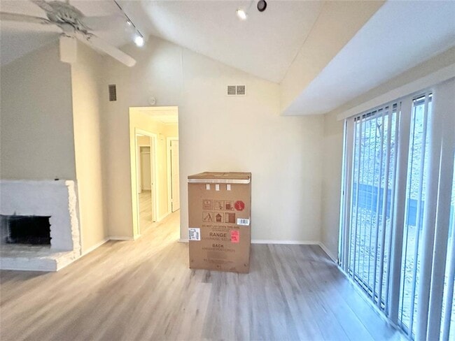 Building Photo - 4302 Scottsdale Rd