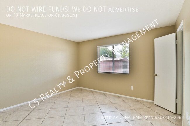 Building Photo - 217 E Fordham Dr