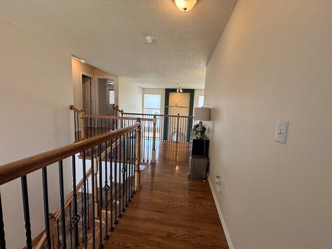 Building Photo - Meticulsly Maintained 5 Bedroom, 4 Bathroom Home