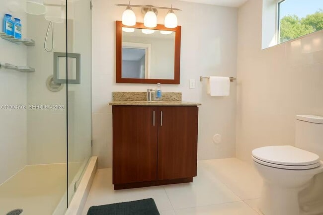 Building Photo - 1045 94th St