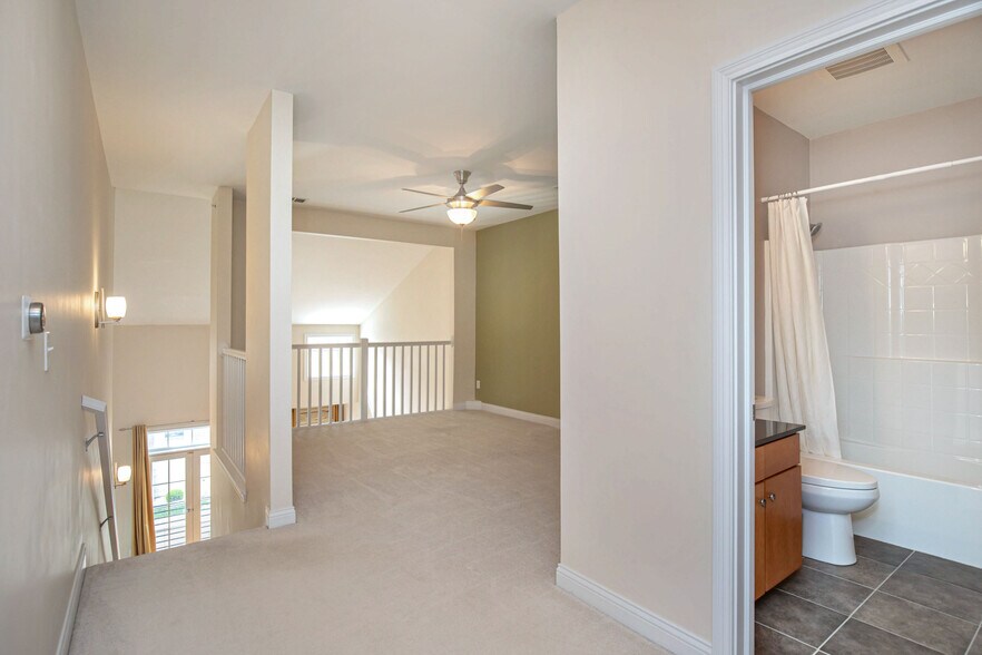 Building Photo - 517 N Park Ave