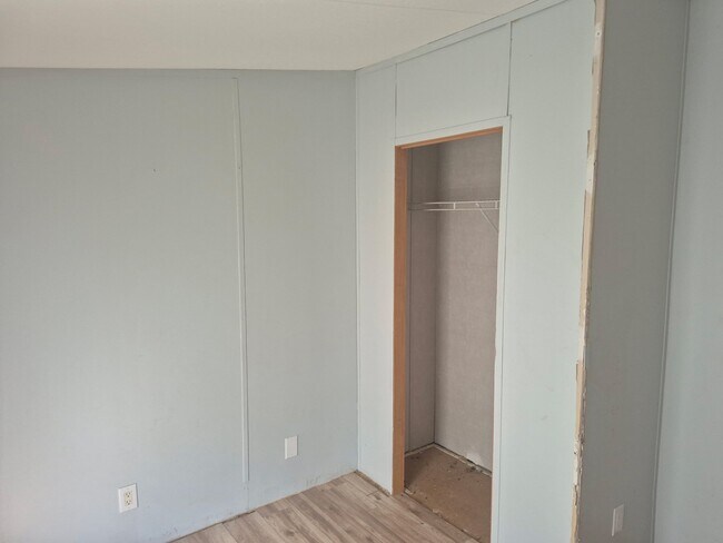 Building Photo - 19 Skip Dr