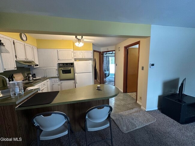 Building Photo - 4 University Pl