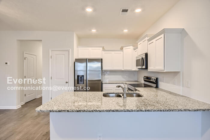 Building Photo - 307 Raines Ct