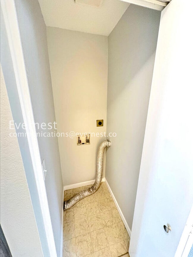 Building Photo - 12 Lakeshore Ct