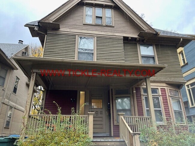 Building Photo - 10 Thayer St