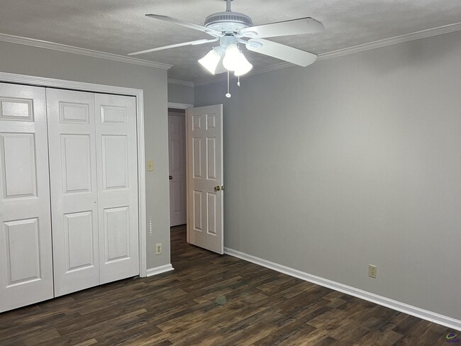 Building Photo - 122 N Springs Ct