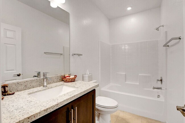 Building Photo - Beautiful Energy Star Home in Skye Hills