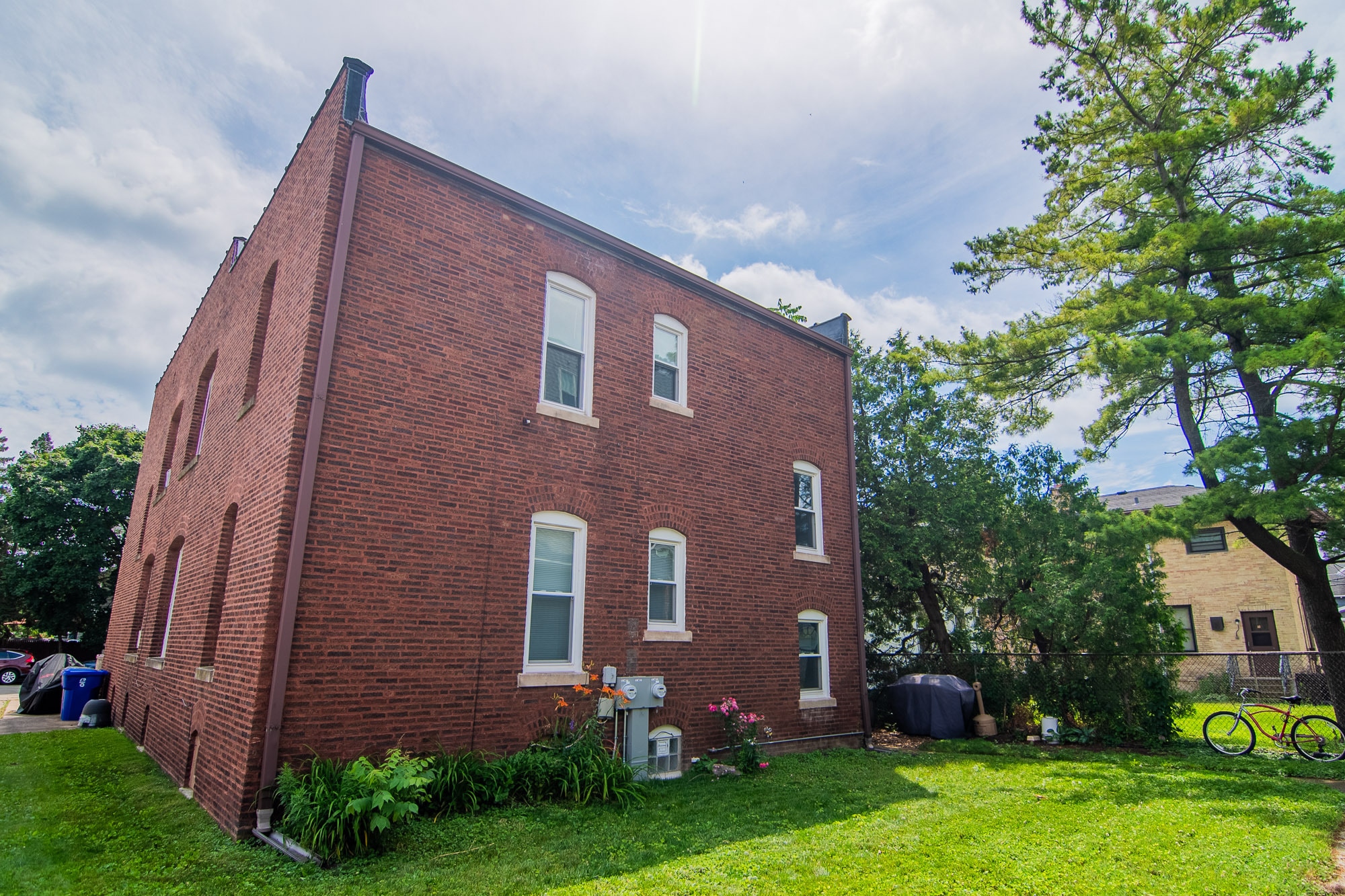 Building Photo - 5940 5th Ave