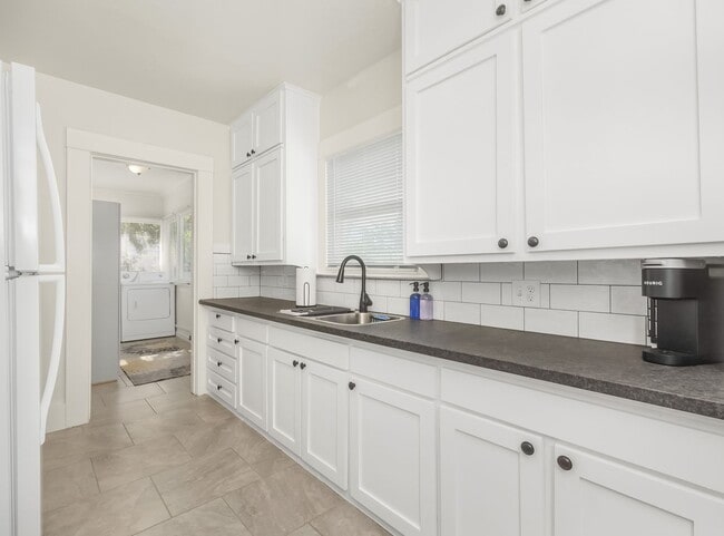 Building Photo - Cozy 2 bedroom cottage in Tower District