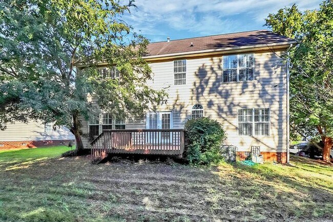 Building Photo - Wonderfully Updated 4BD/2.5BA Cul-de-Sac Home!