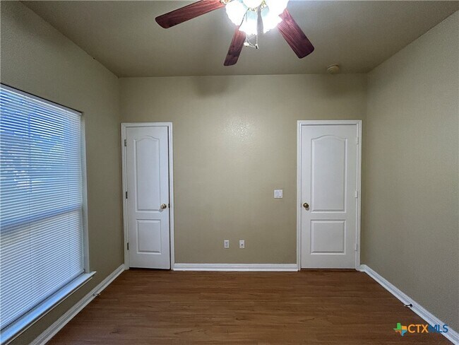 Building Photo - 3049 Pine Valley Dr