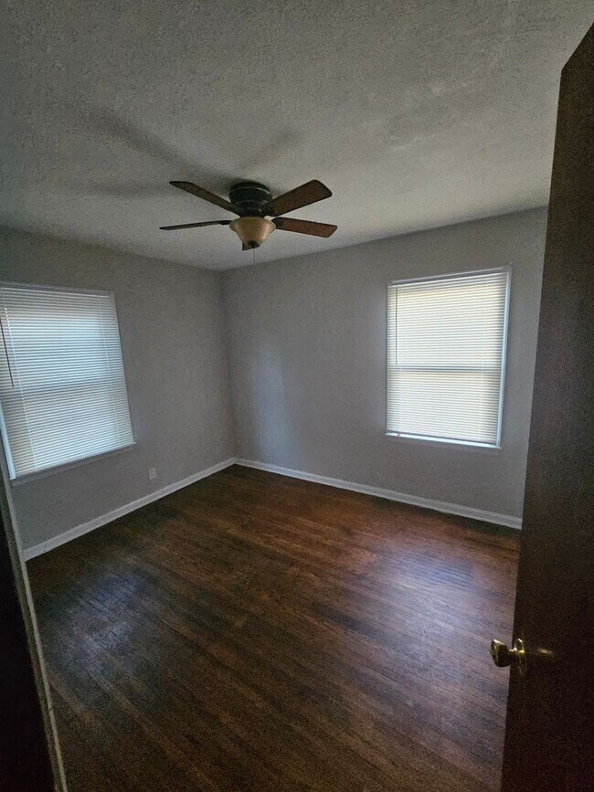 Building Photo - 4239 Asbury Dr