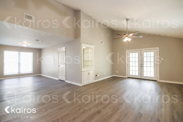 Building Photo - 25625 Chestnut Ln