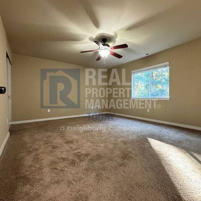 Building Photo - Stunning 5 Bedroom In Graham!