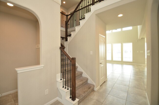 Building Photo - 3502 Gannan Lake Ct