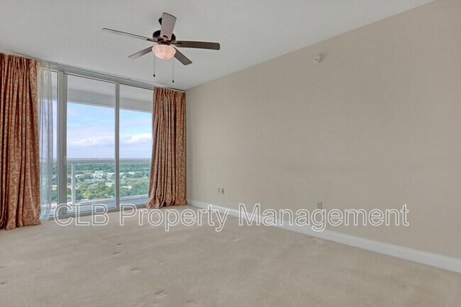 Building Photo - 231 Riverside Dr