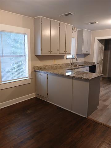 Building Photo - 319 W Clarendon Dr
