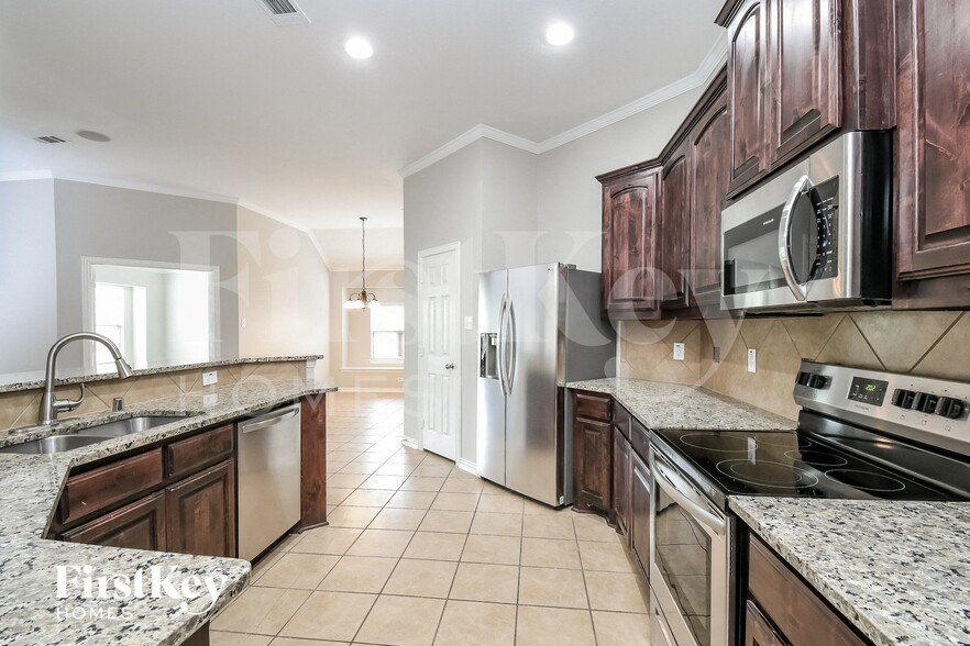 Building Photo - 5854 Cliff Ridge Dr