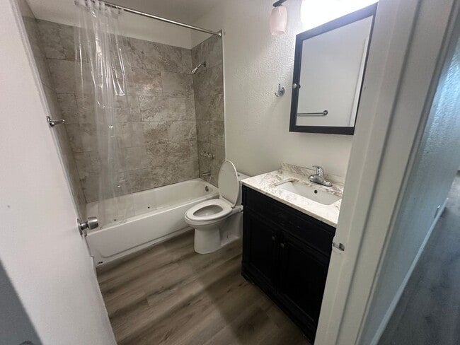 Building Photo - 1948 Country Club Ct