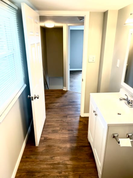 Building Photo - 413 6th Ave