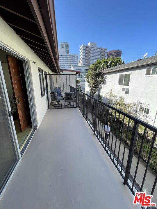 Building Photo - 1252 Barry Ave